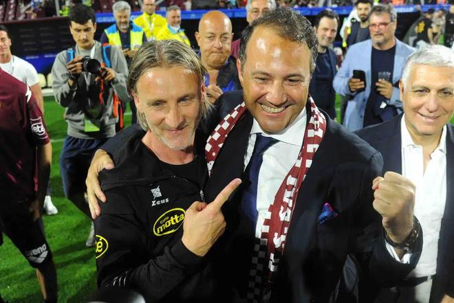 球员也担当 球员也担当